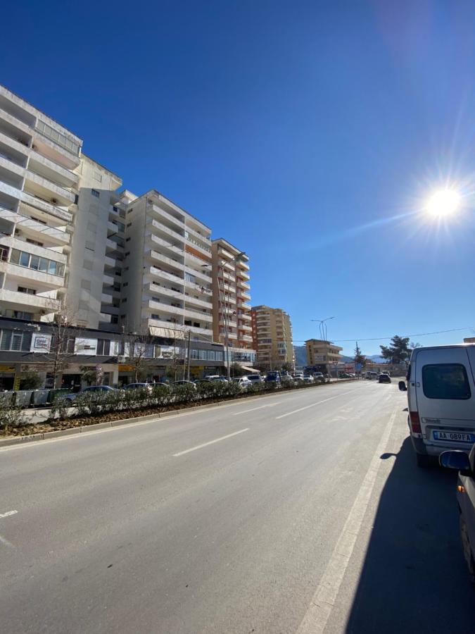 Gus Apartament Vlorë Екстериор снимка