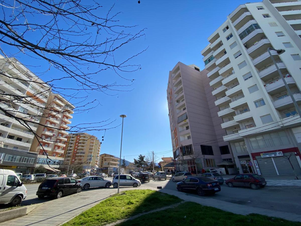 Gus Apartament Vlorë Екстериор снимка