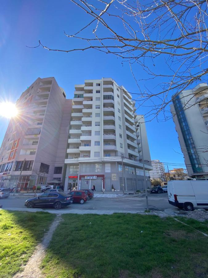 Gus Apartament Vlorë Екстериор снимка