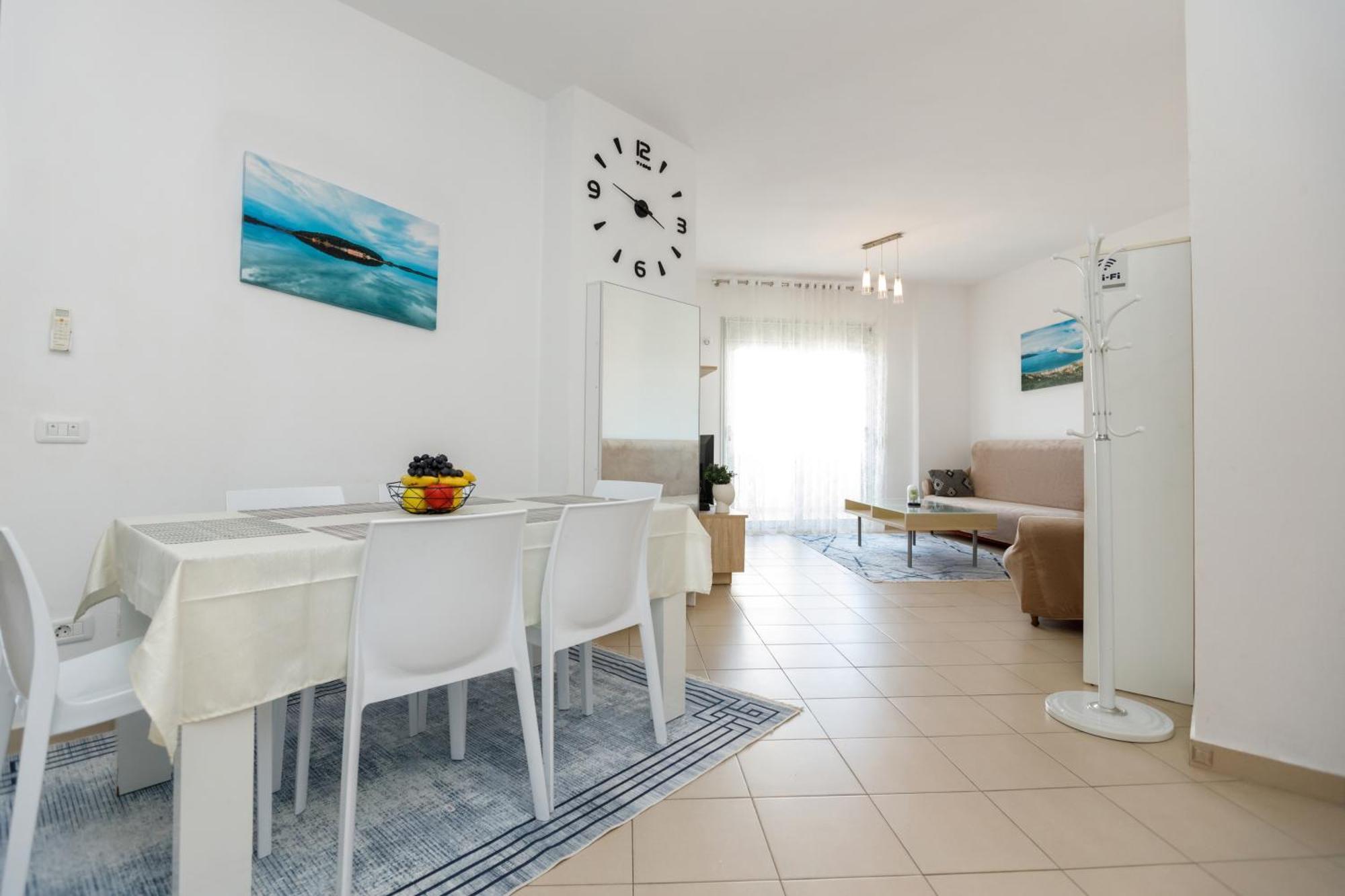 Gus Apartament Vlorë Екстериор снимка