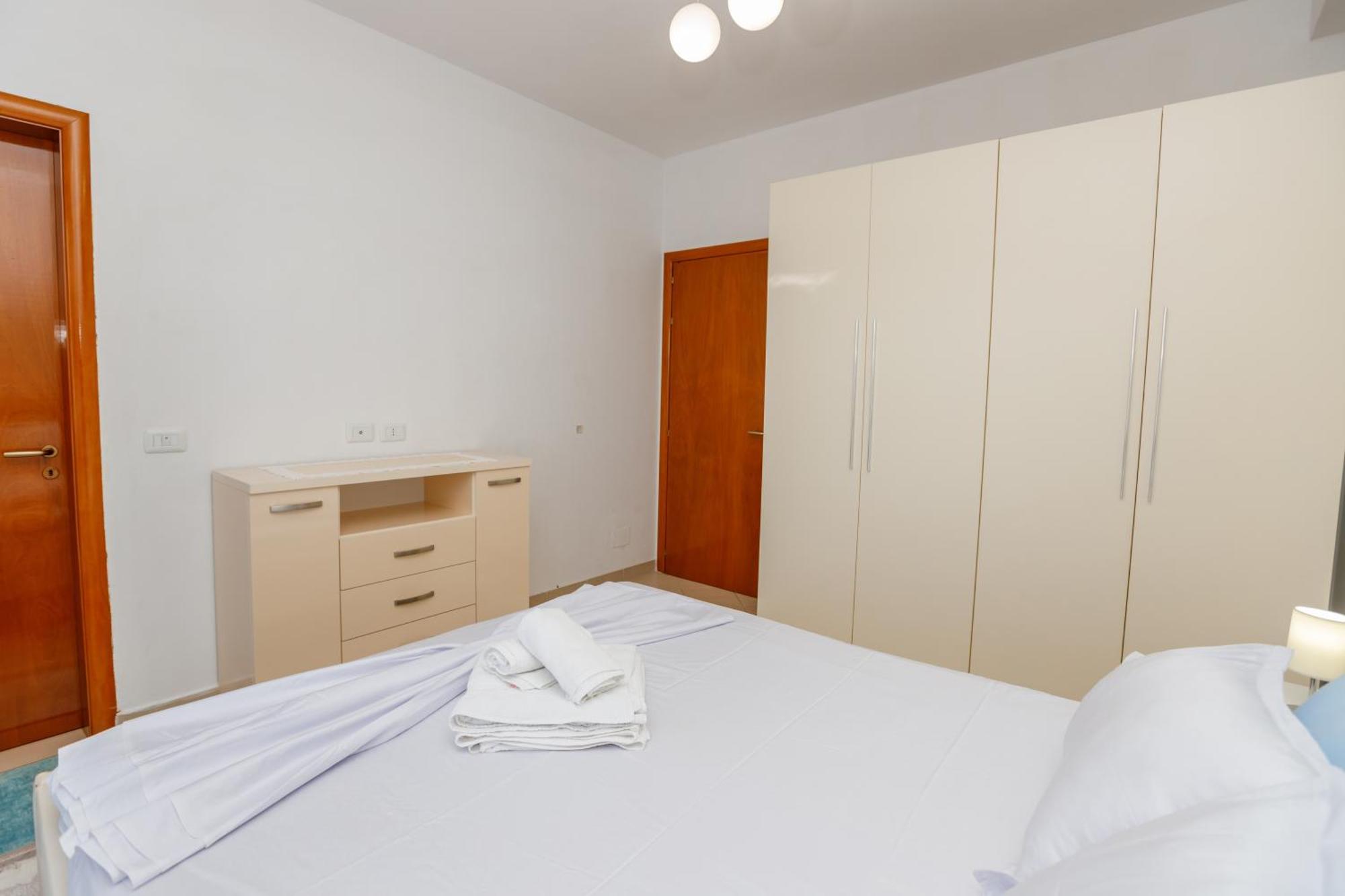 Gus Apartament Vlorë Екстериор снимка