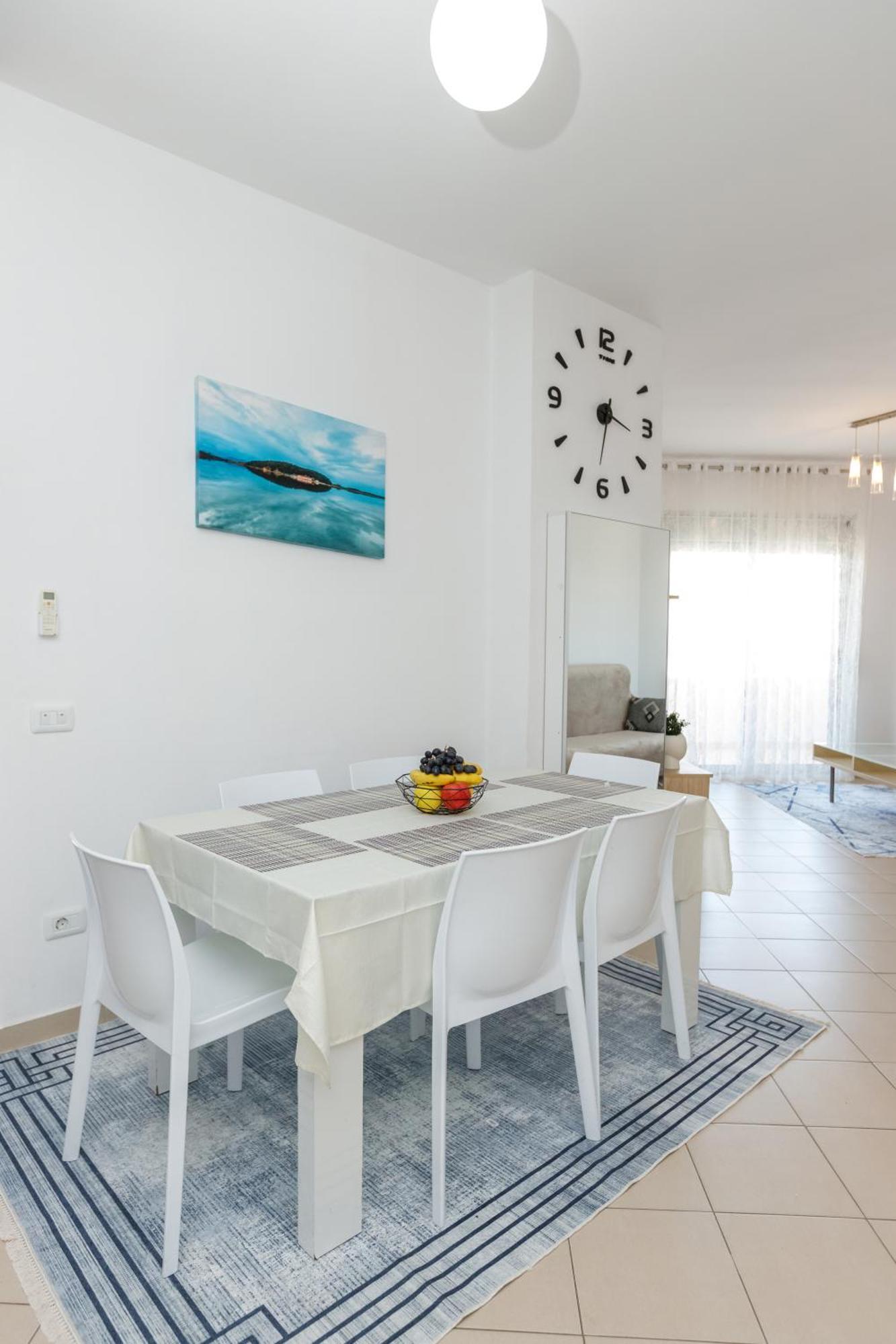 Gus Apartament Vlorë Екстериор снимка