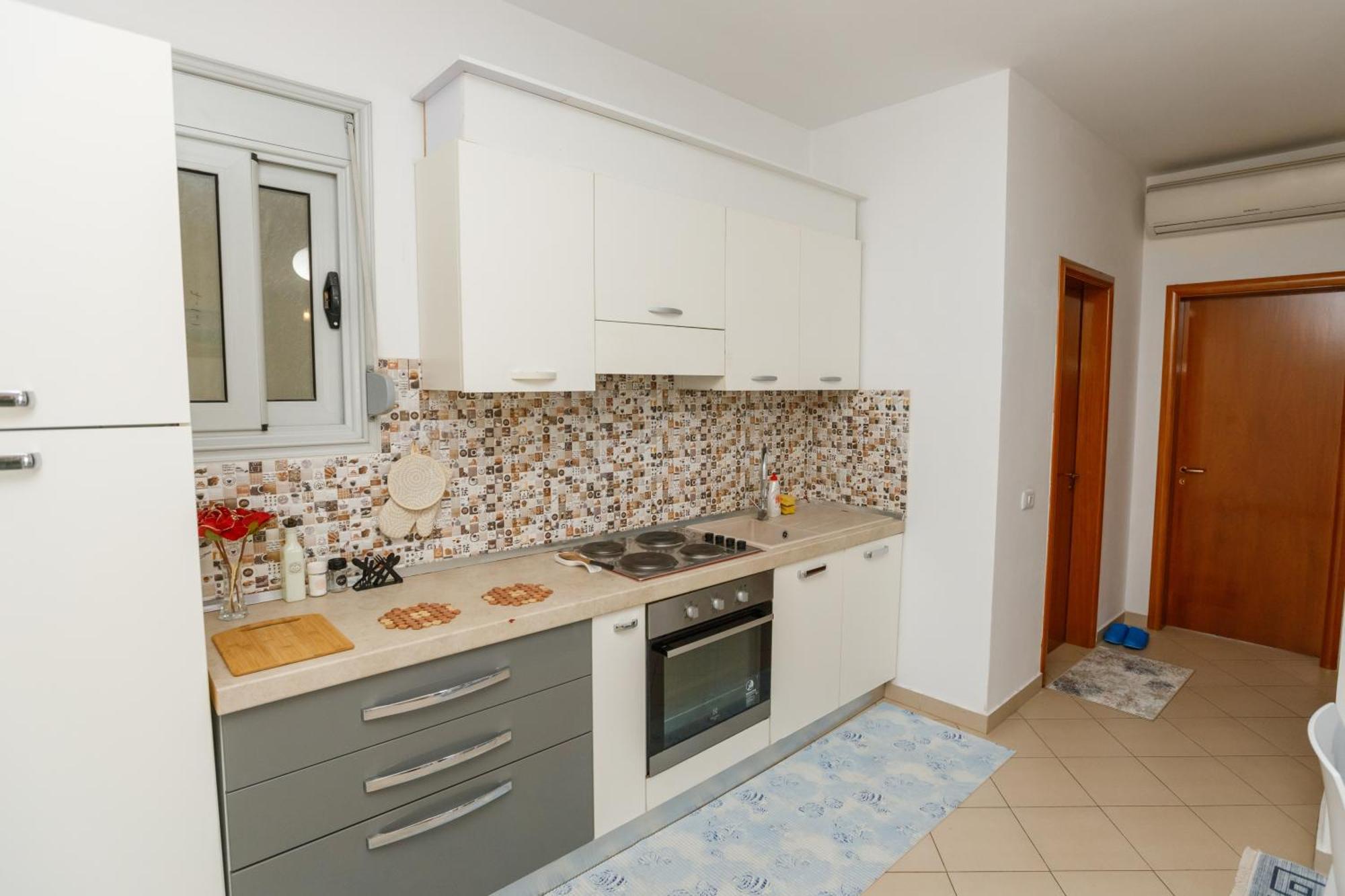 Gus Apartament Vlorë Екстериор снимка