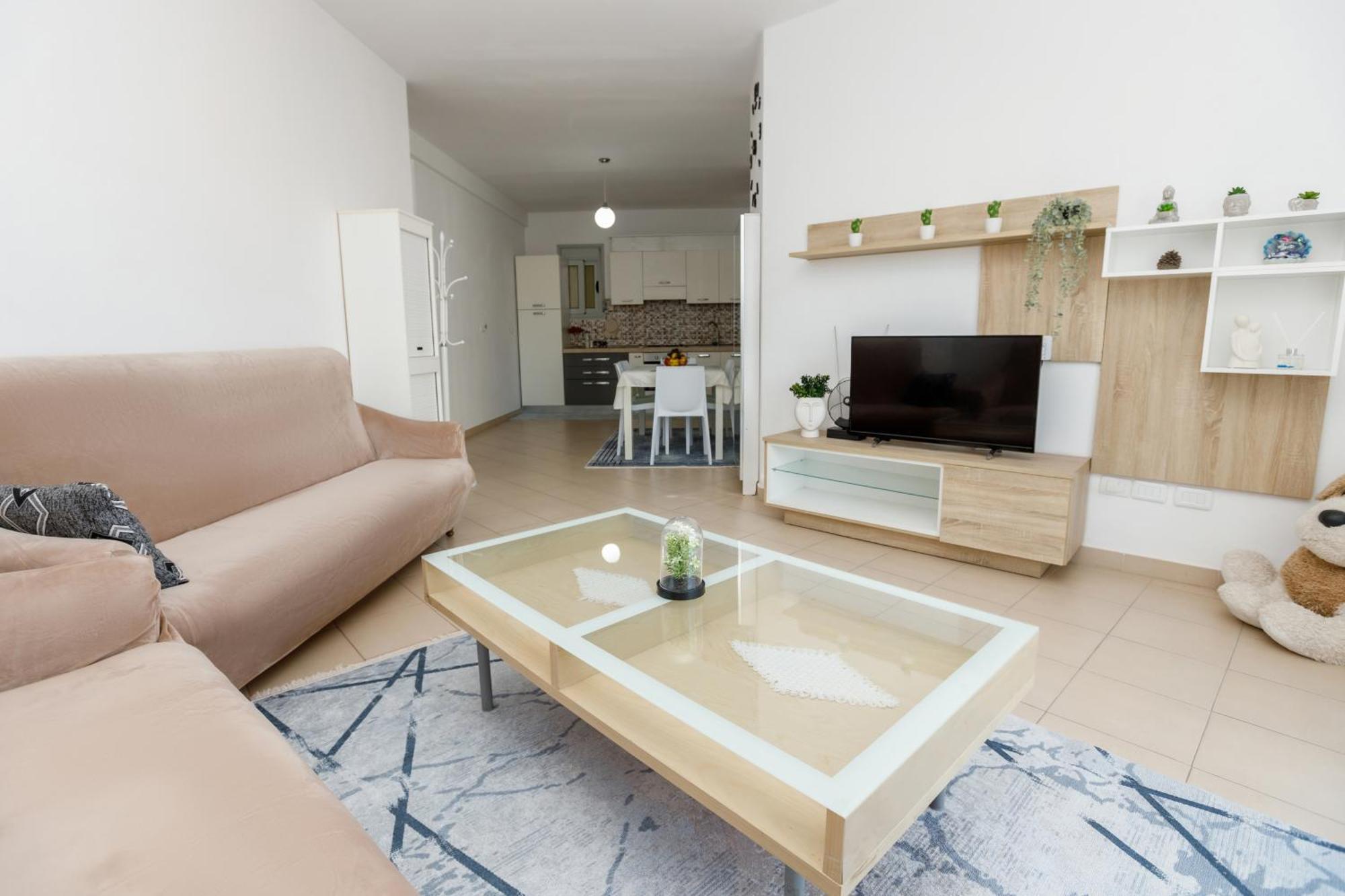 Gus Apartament Vlorë Екстериор снимка