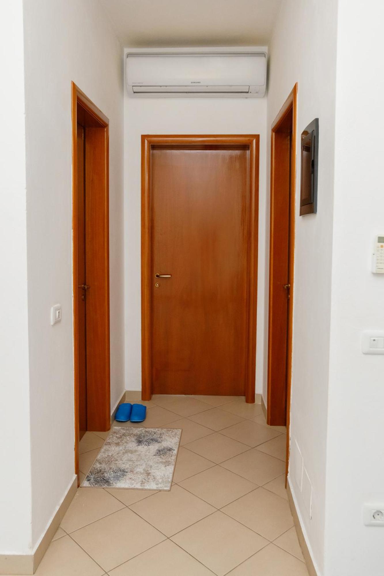 Gus Apartament Vlorë Екстериор снимка