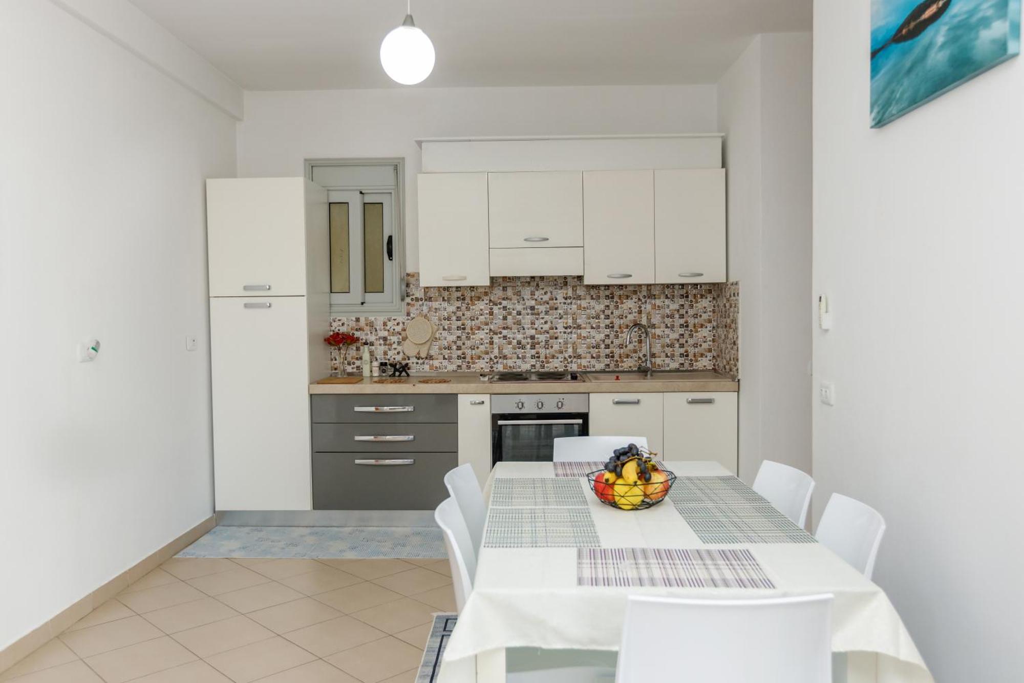 Gus Apartament Vlorë Екстериор снимка