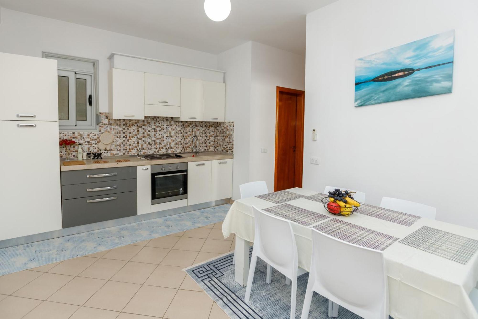 Gus Apartament Vlorë Екстериор снимка