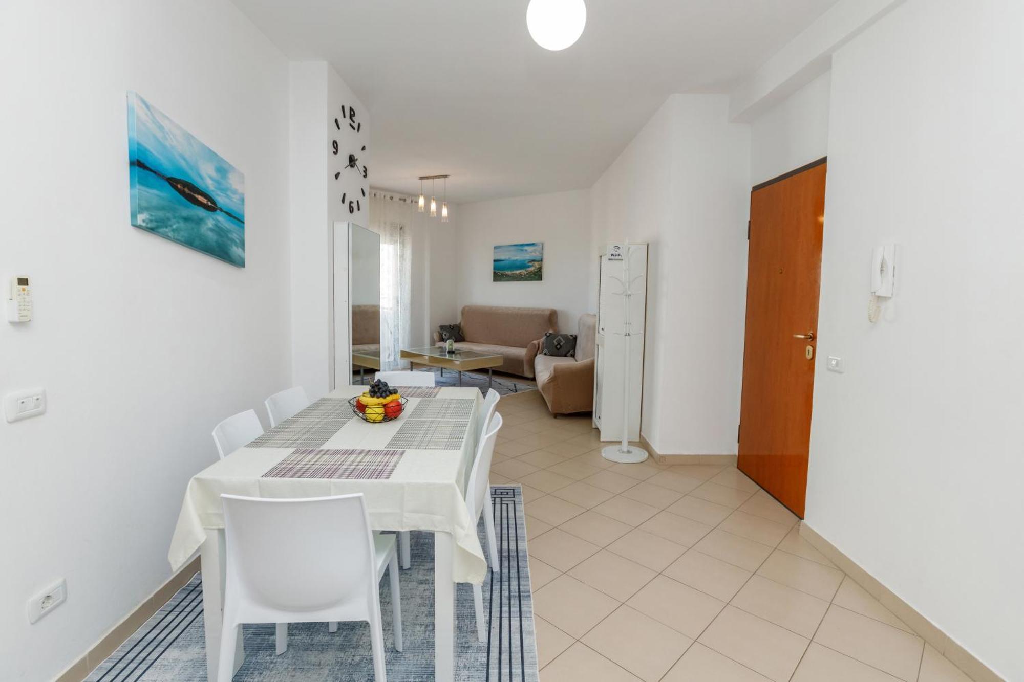 Gus Apartament Vlorë Екстериор снимка